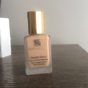 Estée Lauder double wear in desert beige